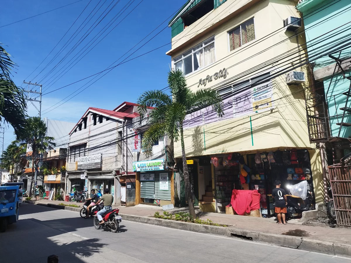 Street view of the Royal Spa building on Station 3 Main Road
